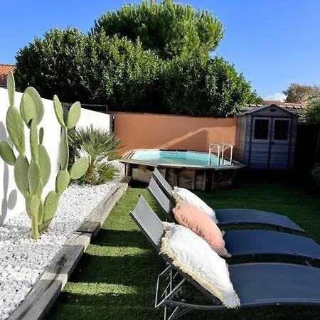 Charmante Maison Avec Piscine 别墅